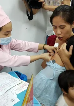 Hậu Giang: Hơn 2.000 trẻ phải tạm hoãn tiêm vaccine 5 trong 1