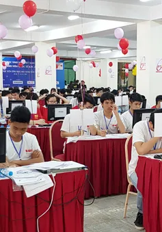 Căng thẳng cuộc đua tranh top lập trình sinh viên quốc tế ICPC khu vực châu Á - Hà Nội