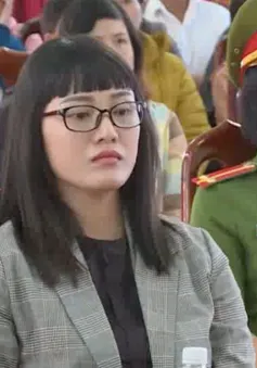 2 năm 9 tháng tù về tội "Xúc phạm Quốc kỳ" cho bị cáo Huỳnh Thục Vy