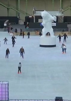 Cung điện Lớn ở Pháp biến thành sân trượt băng trong nhà lớn nhất thế giới