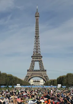 Pháp đóng cửa tháp Eiffel do lo ngại biểu tình