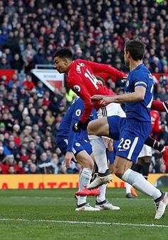 VIDEO, Man Utd 2-1 Chelsea: Lingard đánh đầu hiểm hóc nâng tỉ số