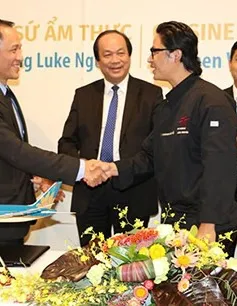 Vietnam Airlines chọn Luke Nguyễn làm Đại sứ Ẩm thực toàn cầu