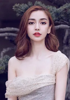 Angelababy xinh như mộng, lấn át loạt sao nữ tại sự kiện