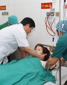 Bác sĩ, điều dưỡng hiến máu cứu sống sản phụ vỡ thai ngoài tử cung