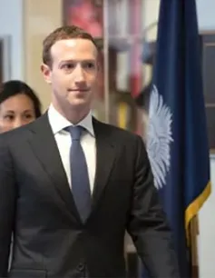 CEO Facebook nhận trách nhiệm vụ rò rỉ thông tin