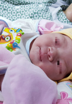 Bé gái đầu tiên ra đời từ điều trị tắc vòi trứng ở người mẹ
