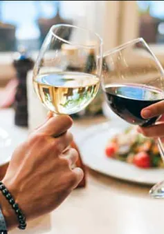 10 ly rượu mỗi tuần có thể giảm 2 năm tuổi thọ
