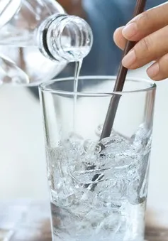 Ai hay uống nước đá lạnh, coi chừng nhiều tác hại này