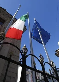 Eurozone lo ngại Italy thành Hy Lạp thứ hai