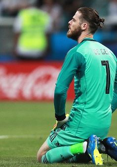 Hierro ra sức bảo vệ, De Gea tự tin trở lại