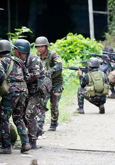 Quân đội Philippines giao tranh với tàn quân IS