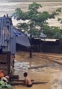 Sạt lở đất đá do mưa lũ tại Lai Châu, 24 hộ dân bị vùi lấp