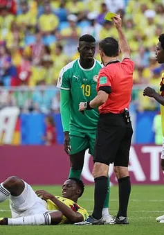 Segenal bị loại do nhiều thẻ vàng hơn, chỉ số fair-play bị gọi là "trò hề"