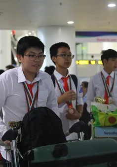 Những “cậu bé vàng” tại BIMC 2018 đam mê robot và đọc sách