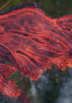 Dung nham từ núi lửa Kilauea phá hủy kết cấu đảo Hawaii