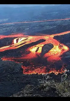 Núi lửa Sierra Negra tiếp tục phun trào tại Ecuador