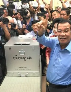 Thủ tướng Hun Sen đi bỏ phiếu bầu cử Quốc hội Campuchia