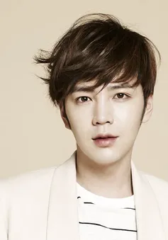 Mỹ nam Jang Geun Suk lặng lẽ nhập ngũ