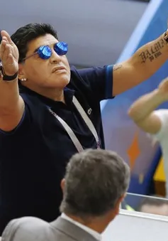 Maradona hứa ra tay "cứu rỗi" Argentina miễn phí sau thất bại ở FIFA World Cup™ 2018