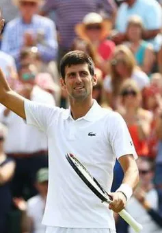 Ngược dòng trước Edmund, Djokovic thẳng tiến vào vòng 4 Wimbledon 2018