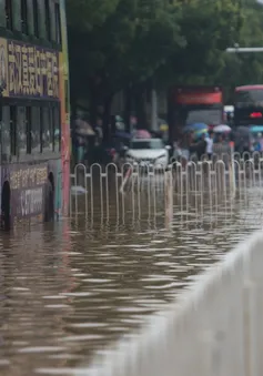 Mưa bão gây lũ lụt nghiêm trọng ở nhiều thành phố Trung Quốc