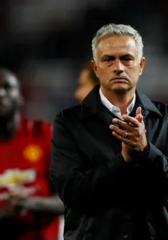 Mourinho vẫn chưa có cặp trung vệ "ruột" tại Man Utd