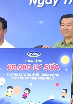 Trao tặng 66.000 ly sữa cho trẻ em Vĩnh Phúc