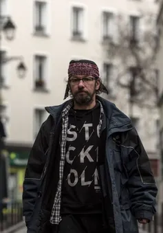 Người vô gia cư trở thành ngôi sao mạng xã hội tại Pháp