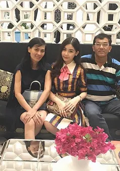 Lê Âu Ngân Anh hạnh phúc đón sinh nhật bên gia đình