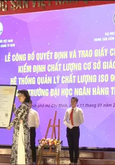 Đại học Ngân hàng TP.HCM đón nhận giấy chứng nhận kiểm định chất lượng giáo dục