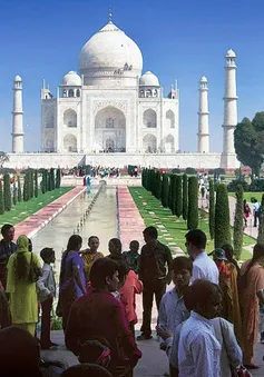 Ấn Độ giới hạn du khách đến Taj Mahal