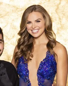 Dancing with the Stars 2019: Fan bất bình với điểm số của Hannah Brown