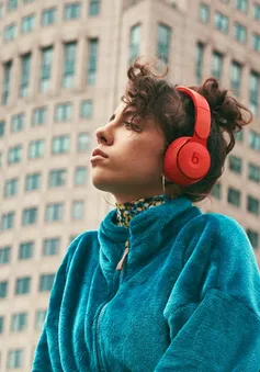 Apple ra mắt tai nghe không dây chống ồn Beats Solo Pro, giá 300 USD