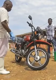 Bệnh nhân Ebola sống sót chung tay chống dịch bệnh