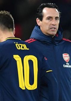 Huyền thoại khuyên Arsenal nên "cắt viện trợ" của Unai Emery