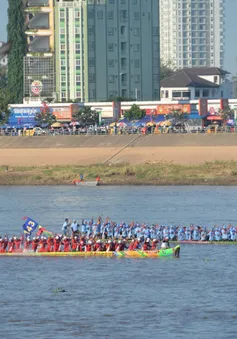 Campuchia khai mạc lễ hội đua thuyền truyền thống trên sông Tonle Sap