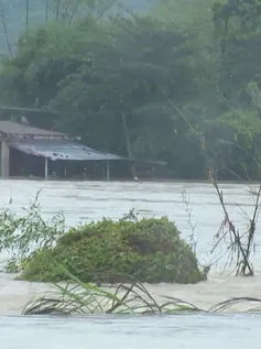 Xuất hiện vùng áp thấp trên biển Đông, Trung bộ mưa lũ kéo dài nhiều ngày