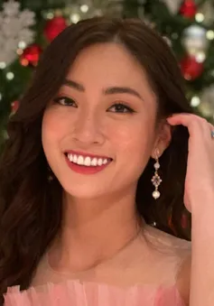 Lương Thùy Linh diện đầm hồng ấn tượng chào sân Miss World 2019