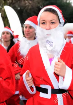 Gần 4.000 ông già Noel tham gia chạy từ thiện
