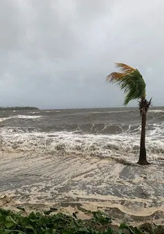 Bão Sarai áp sát Fiji, cảnh báo nguy cơ lũ quét