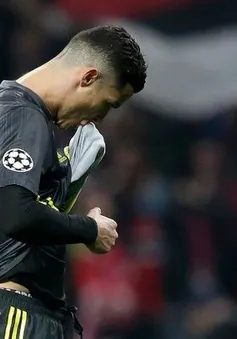 Bị thù cũ chế giễu, C.Ronaldo trả đũa ngay trên sân