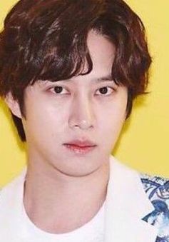 Heechul (Super Junior) giật mình khi đọc tin bản thân bị đồng tính trên báo