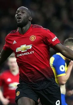 Lukaku bất ngờ chấn thương, MU lo sốt vó