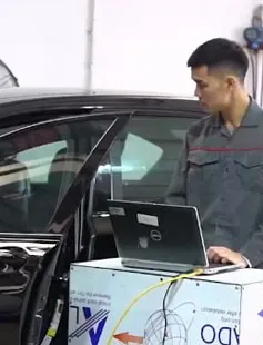 Sửa xe ô tô: Vào hãng hay ra ngoài?
