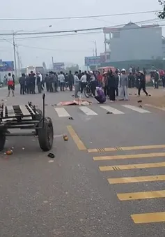 Xe khách tông vào xe đưa tang làm hơn 10 người thương vong