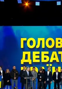 Bầu cử Tổng thống Ukraine: 2 ứng cử viên “so găng” trực tiếp, dành nhiều thời gian chỉ trích lẫn nhau