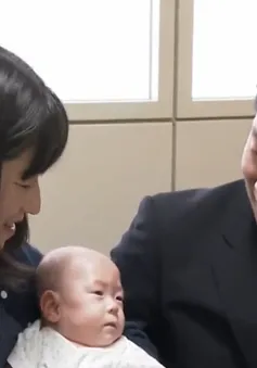 Cậu bé nhỏ nhất thế giới ở Nhật Bản xuất viện
