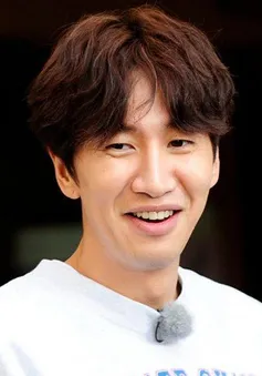 Lee Kwang Soo tiết lộ về cảnh khỏa thân trong "Tazza: One Eyed Jack"