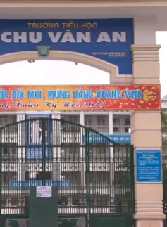 Trường Tiểu học Chu Văn An nhận lỗi trước tình trạng thịt gà bốc mùi